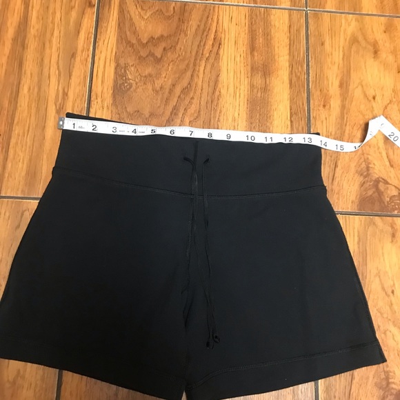 Lululemon Women"s Knock Out Short Black Microstripe Yoga- Size None - Picture 14 of 16